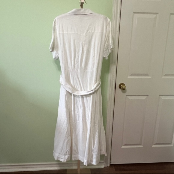 Elegant White Button-Down Dress - Picture 7 of 7